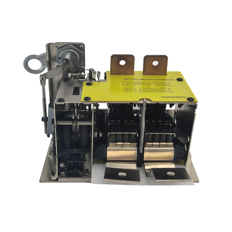 มุมมองด้านหลังของ 625A เฟสเดียว CSP Oil Immersed Transformer Circuit Breaker, แสดงขั้วต่อสายไฟทองแดง